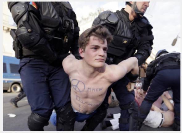 게이들한테 인기있어서 당황해하는 반동성애 단체 | 인스티즈