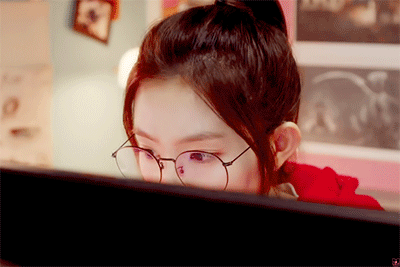 안경을 써도 예쁜 아이린.gif | 인스티즈