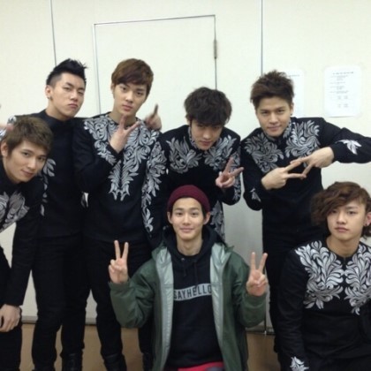 얼마나 얼굴이 작은지 감도 안잡히는 연예인 | 인스티즈