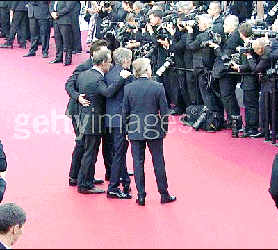 칸 영화제 레드카펫에서 사진찍는 전직 무용수의 발 자세.gif | 인스티즈