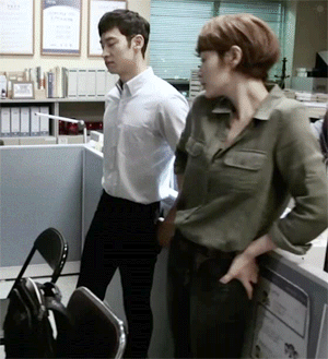 [시그널] 항상 미묘하게 그려서 더 설레는 김은희작가의 특유의 러브라인 유형 (김혜수&조진웅 / 김혜수&이제훈) | 인스티즈