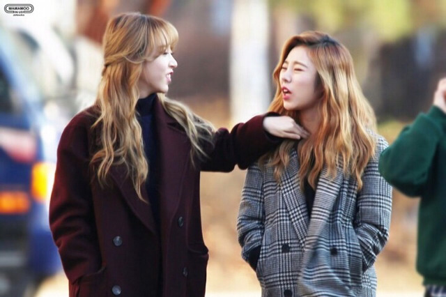 문별 따라하는게 재밌는 휘인ㅋ.gif | 인스티즈