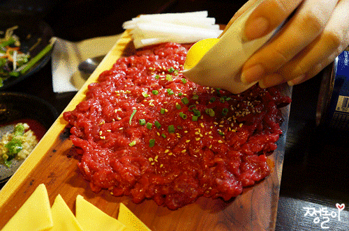 생고기는 역시 육회 움짤 gif | 인스티즈