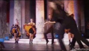 칸 영화제 레드카펫에서 사진찍는 전직 무용수의 발 자세.gif | 인스티즈