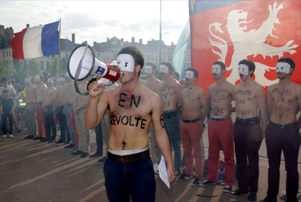 게이들한테 인기있어서 당황해하는 반동성애 단체 | 인스티즈