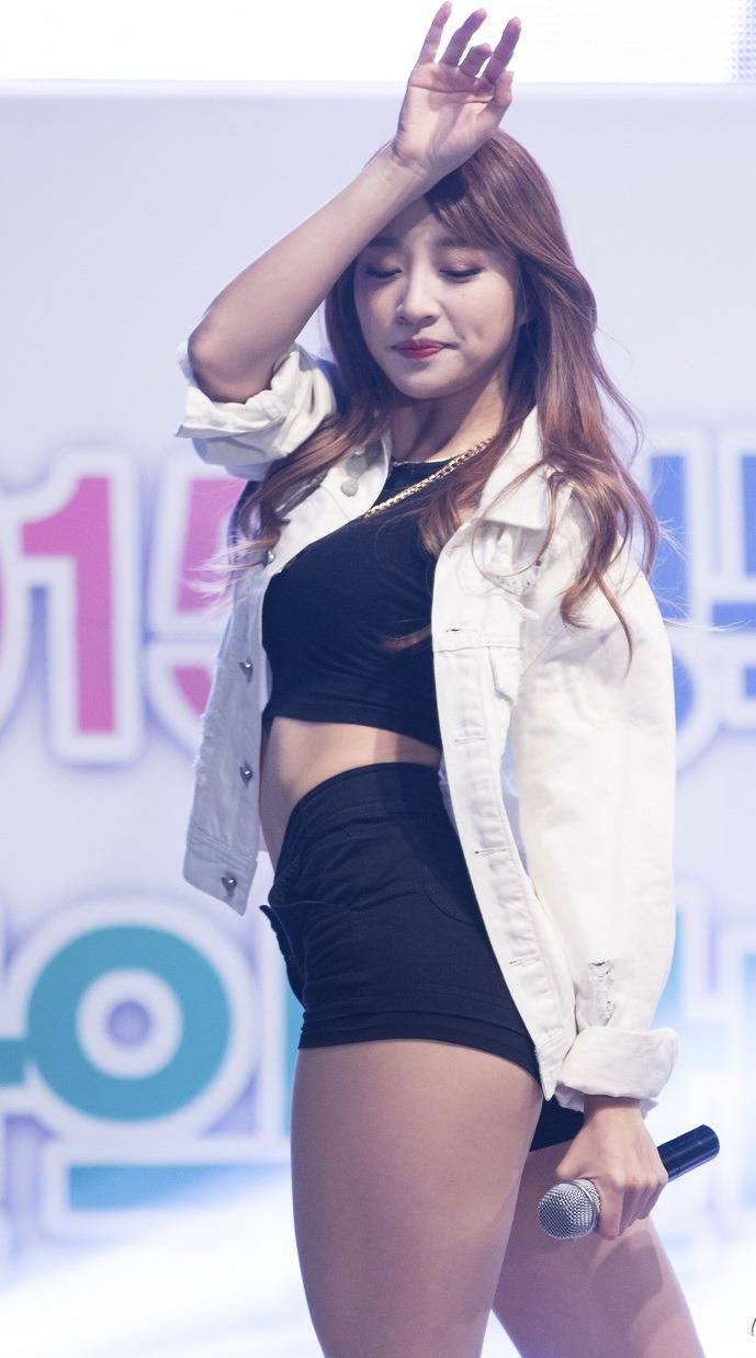 은근 꿀벅지인 아이돌 | 인스티즈