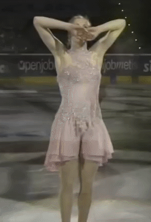 해괴망측하다는 평이 많은 카롤리나 특유의 안무.gif | 인스티즈