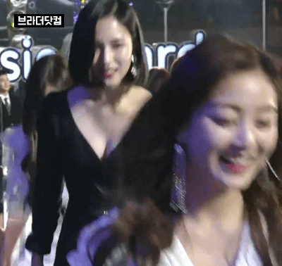 미나 과감한 의상 ㄷㄷㄷ.gif | 인스티즈