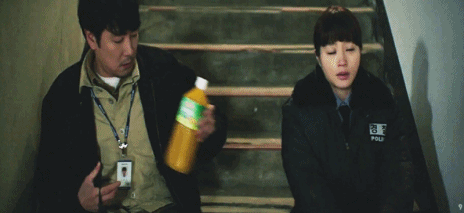 [시그널] 항상 미묘하게 그려서 더 설레는 김은희작가의 특유의 러브라인 유형 (김혜수&조진웅 / 김혜수&이제훈) | 인스티즈