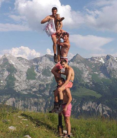 게이들한테 인기있어서 당황해하는 반동성애 단체 | 인스티즈