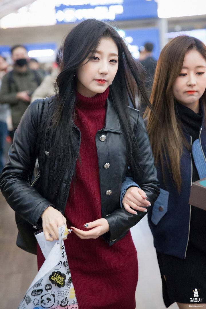 [러블리즈] 친구들이 삼겹살 먹으러 가자고 연락이 와서 예인이 | 인스티즈