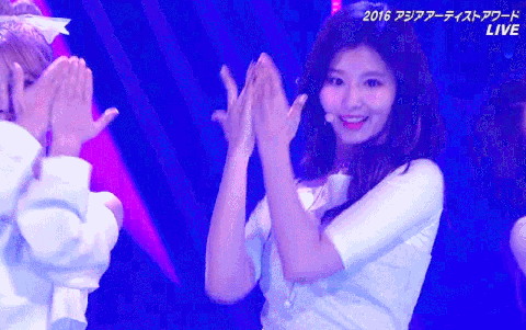 박보검과 여성들..gif | 인스티즈