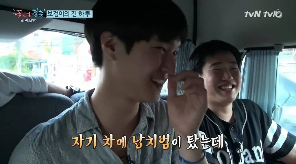 박보검을 바라보는 남자 스태프들의 표정.jpgif | 인스티즈