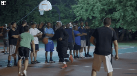 할아버지 한 명을 못이기는 미국애들 .gif | 인스티즈