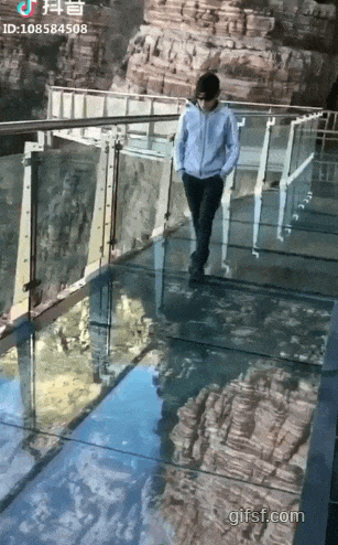 대륙의 유리바닥.gif | 인스티즈