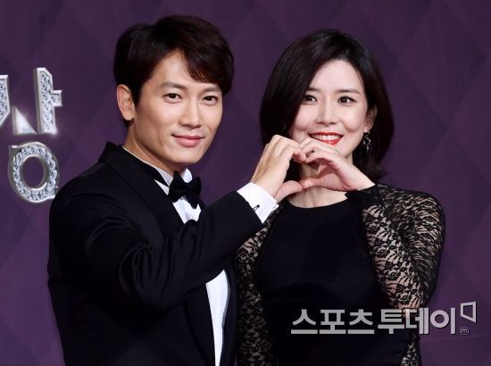 SBS 연기대상 레드카펫 지성-이보영.jpg | 인스티즈