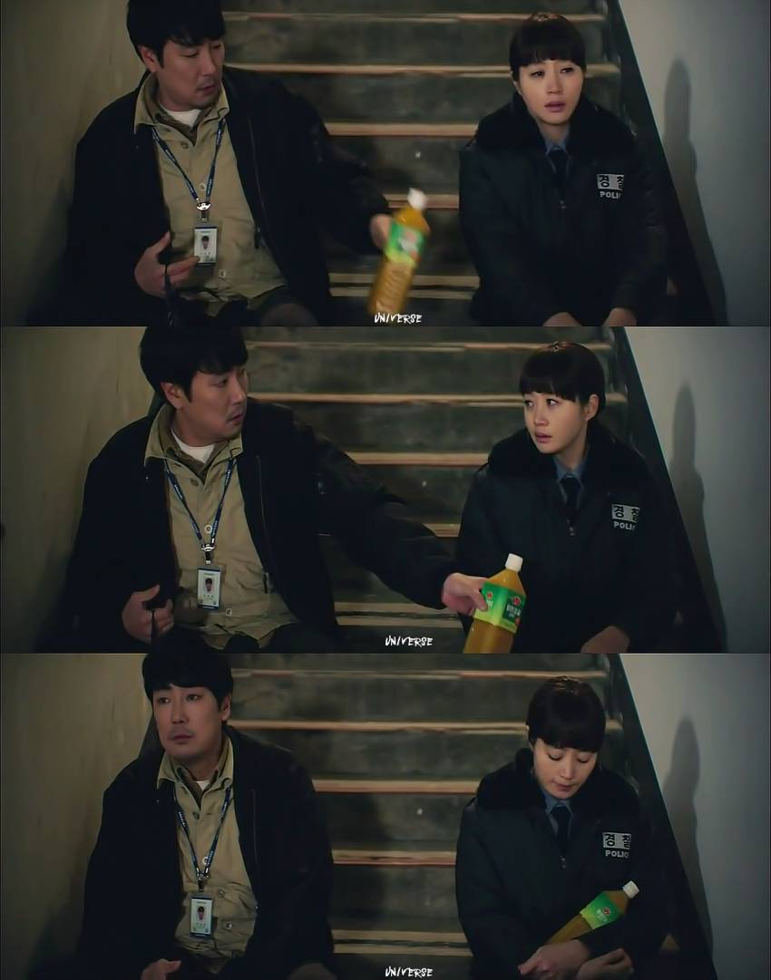 [시그널] 항상 미묘하게 그려서 더 설레는 김은희작가의 특유의 러브라인 유형 (김혜수&조진웅 / 김혜수&이제훈) | 인스티즈