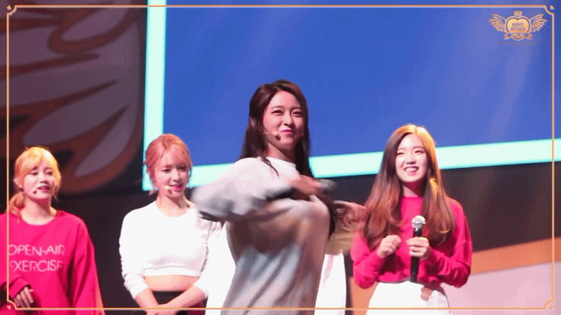 설현의 과감한 댄스.gif | 인스티즈