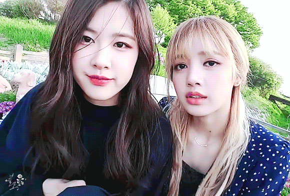 아련아련 열매 섭취한듯한 로제와 리사 170428 브이앱 | 인스티즈