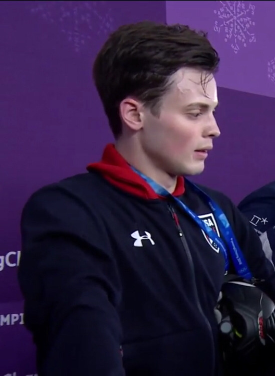 인터뷰보다가 옆에 짱잘남있길래 찾아봤는데 흥미로움 | 인스티즈