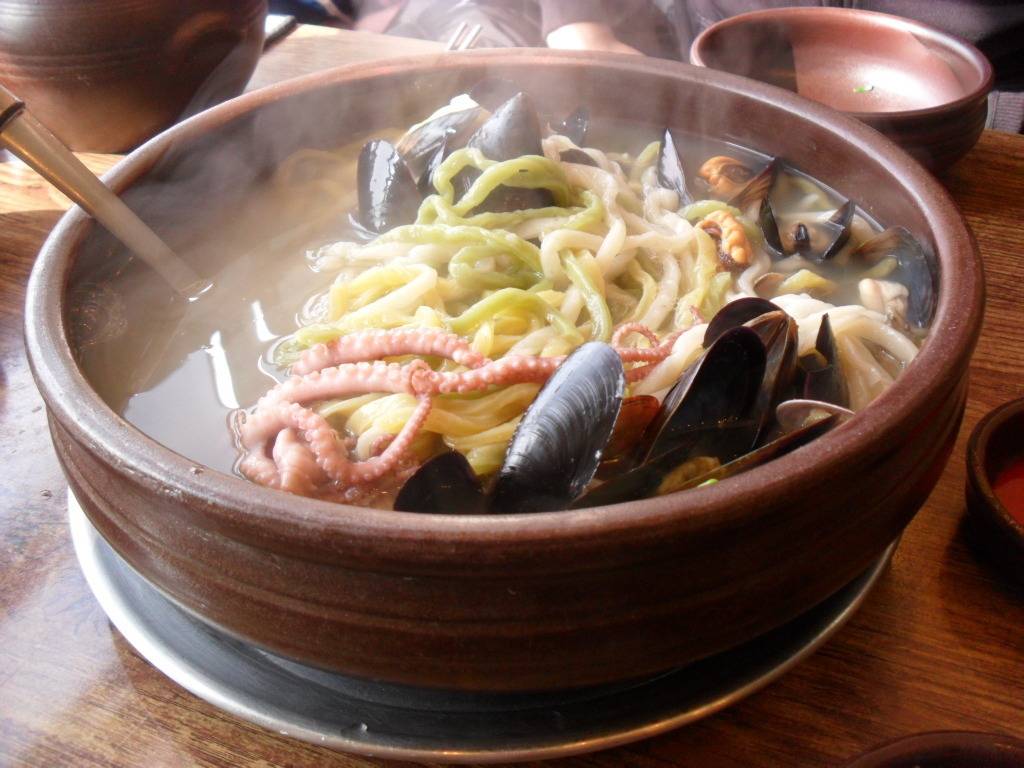 뜨끈한 국물이 생각나는 칼국수 vs 가락국수(우동) | 인스티즈