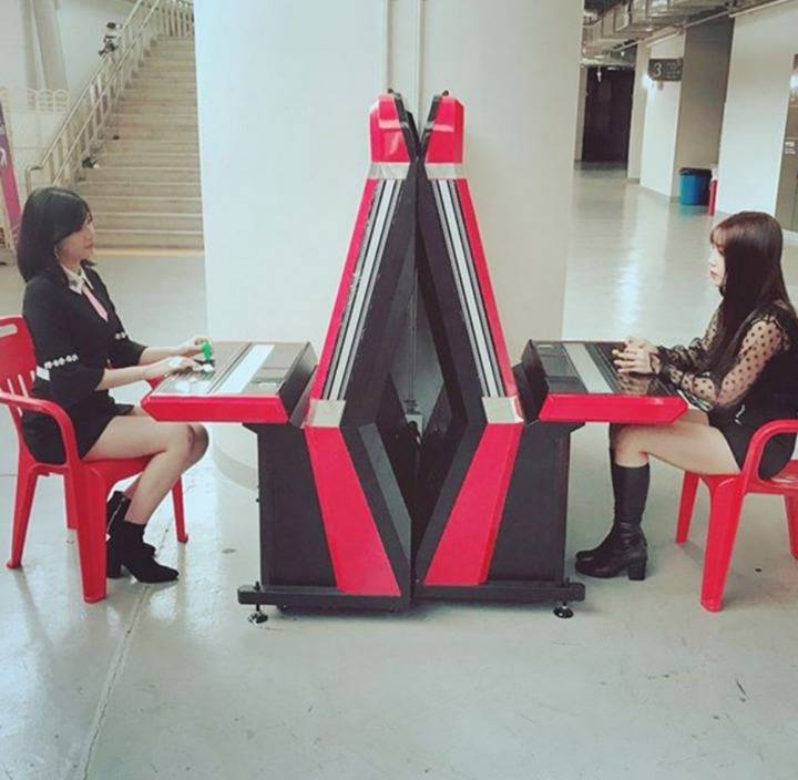 틈만 나면 게임하고 있는 하영이.jg | 인스티즈