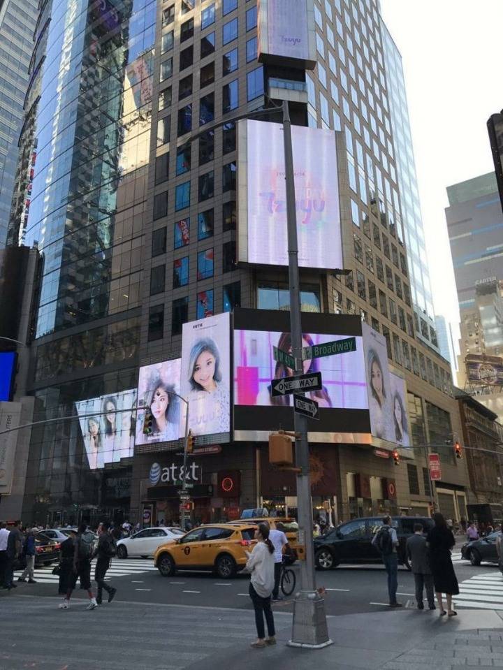 1억짜리 선물받은 여자아이돌.gif | 인스티즈