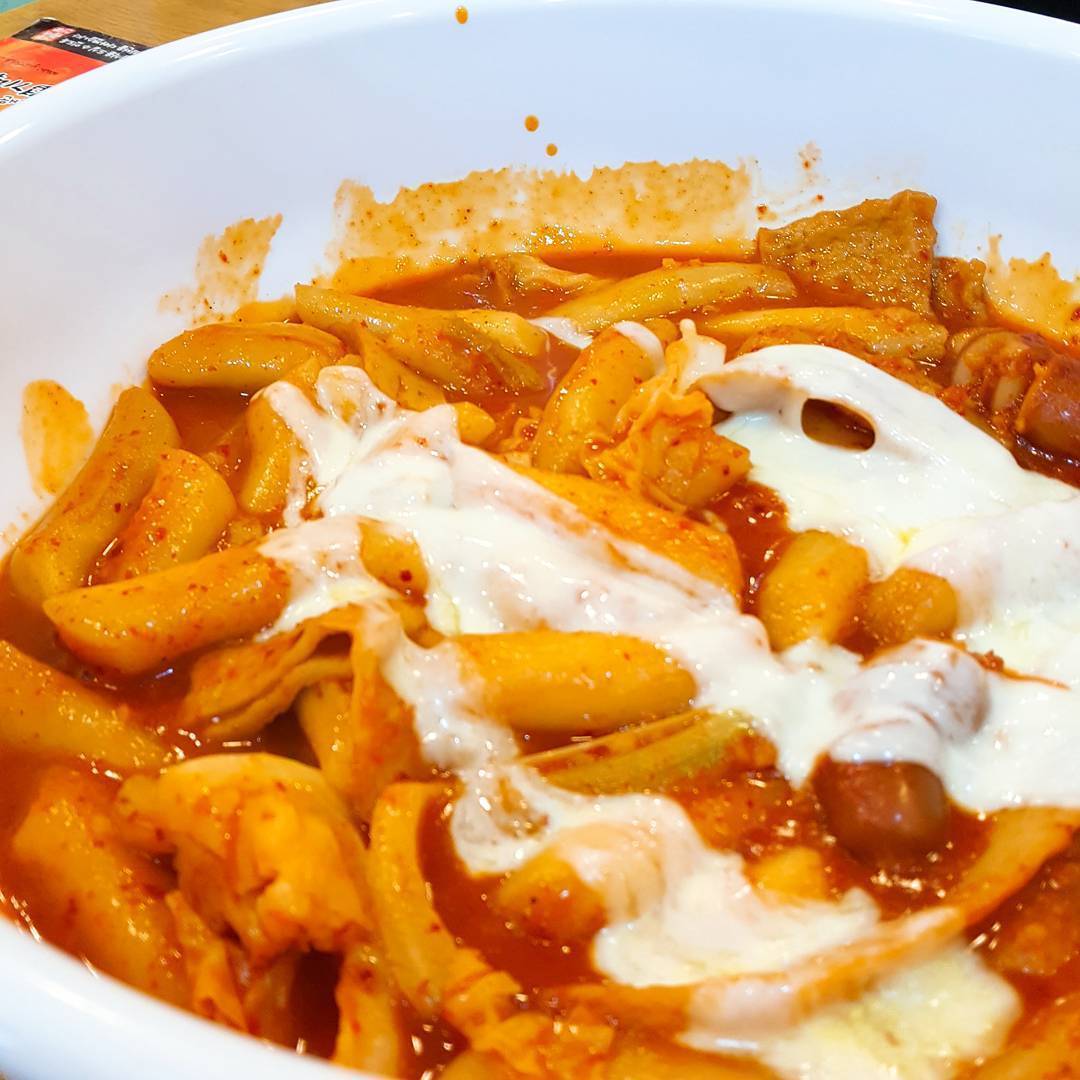 엽떡 혼자 다 먹을 수 있다 vs 없다.jpg | 인스티즈