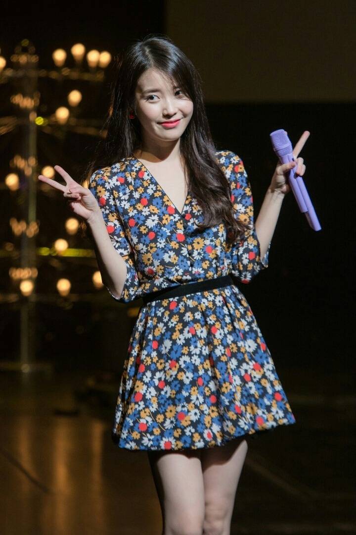 아이유 꽃무늬 원피스 코디.jpg - 인스티즈(instiz) 이슈 카테고리