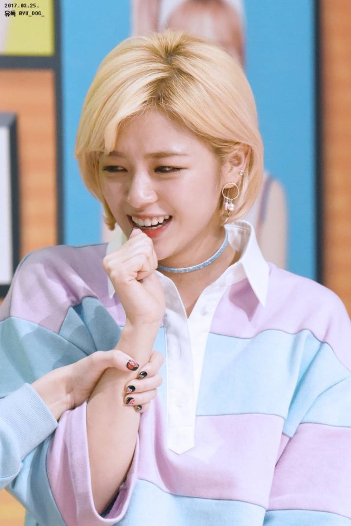 트와이스 정연의 습관. gif | 인스티즈