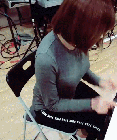 피아노 치는 하영이 .gif | 인스티즈
