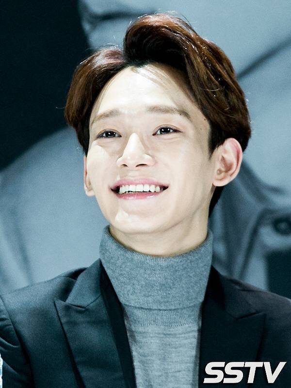 입꼬리가 유명한 남자연예인들 | 인스티즈