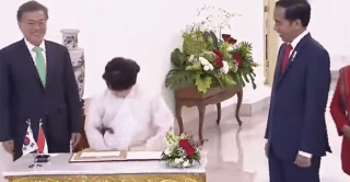 ??? : 볼펜이 없네? | 인스티즈