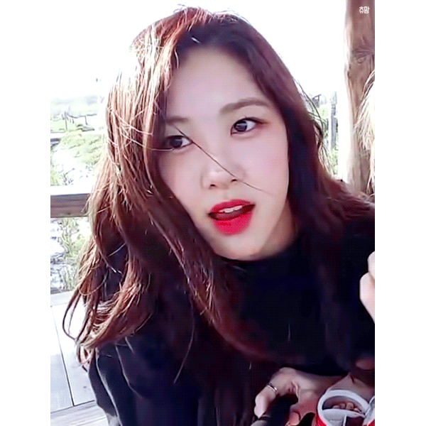 아련아련 열매 섭취한듯한 로제와 리사 170428 브이앱 | 인스티즈