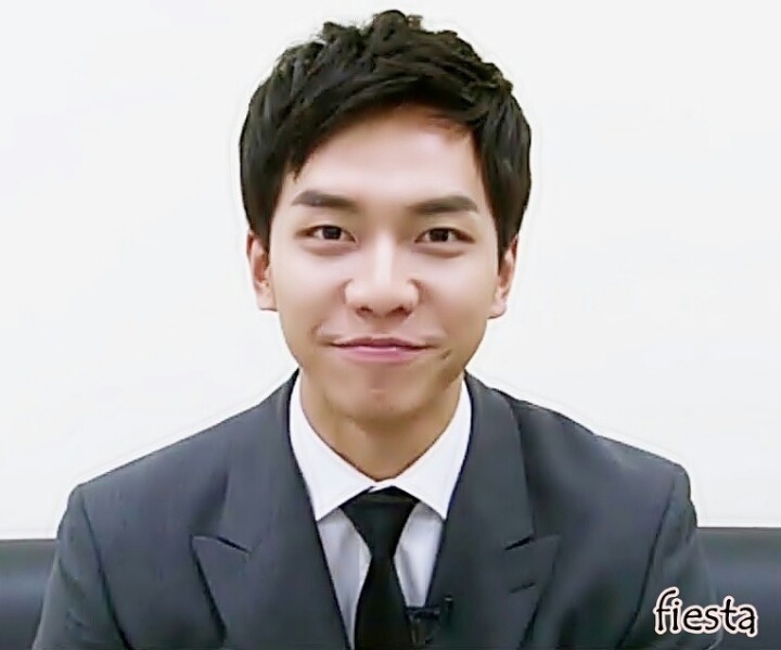 입꼬리가 유명한 남자연예인들 | 인스티즈