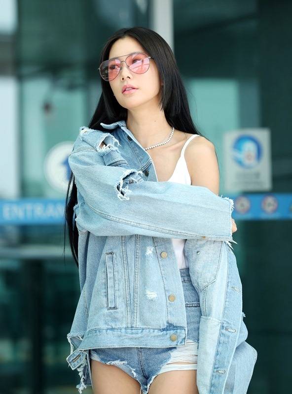 오늘자 클라라 몸매ㄷㄷㄷㄷ | 인스티즈