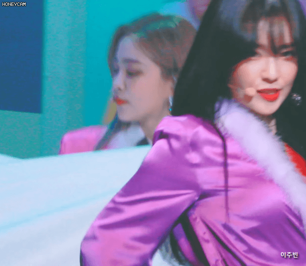 연말에도 미모 열일한 얼굴천재 아이린.GIF | 인스티즈