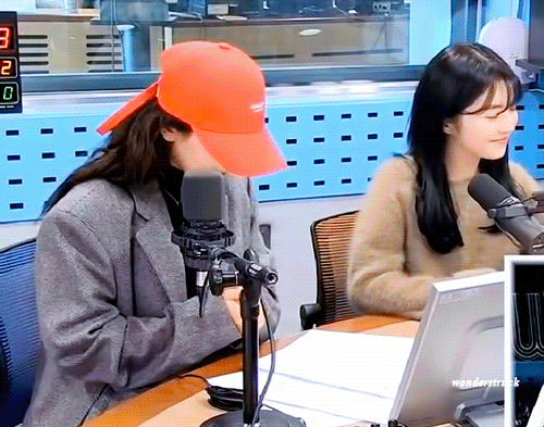 슬기의 고치지 못한 버릇 제지하는 아이린 (ft. 반전).gif | 인스티즈