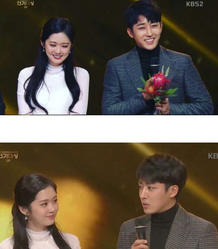 장나라를 현실남편 눈빛으로 쳐다보는 손호준.JPG (KBS시상식) | 인스티즈