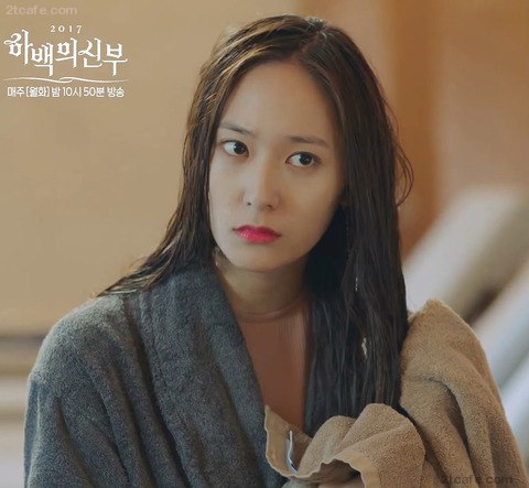 크리스탈 수영장씬 | 인스티즈