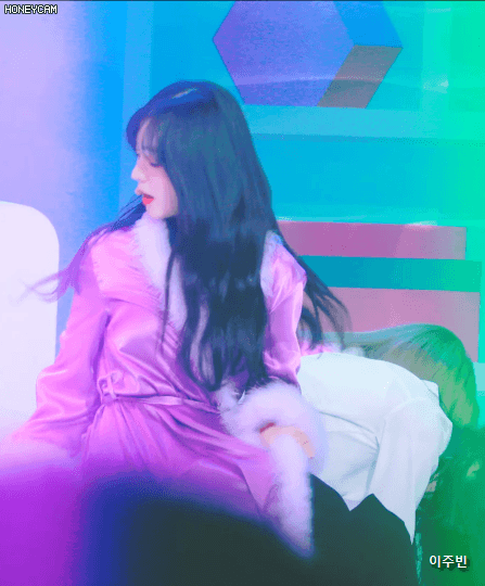 연말에도 미모 열일한 얼굴천재 아이린.GIF | 인스티즈