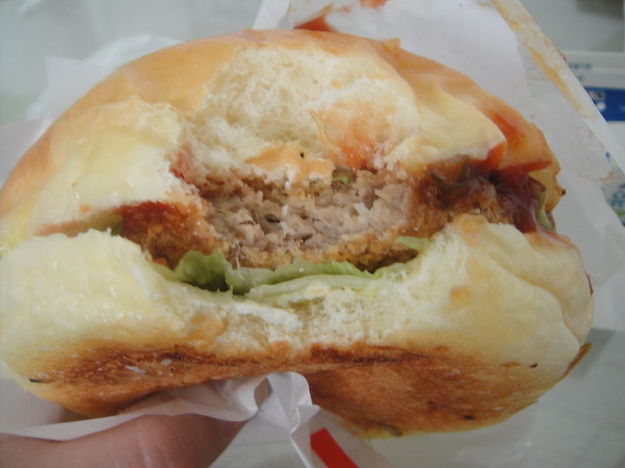 호불호 갈리는 빵집 햄버거.jpg | 인스티즈