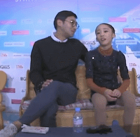 어린 여자선수 허리 만지는 남자 코치 | 인스티즈