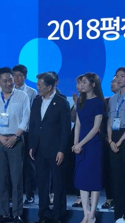 문재인 대통령이 김연아에게 어깨동무하자…(영상) | 인스티즈