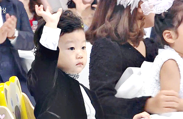 동갑이라는 사실이 믿기지 않는 슈돌 동갑내기 친구.gif | 인스티즈