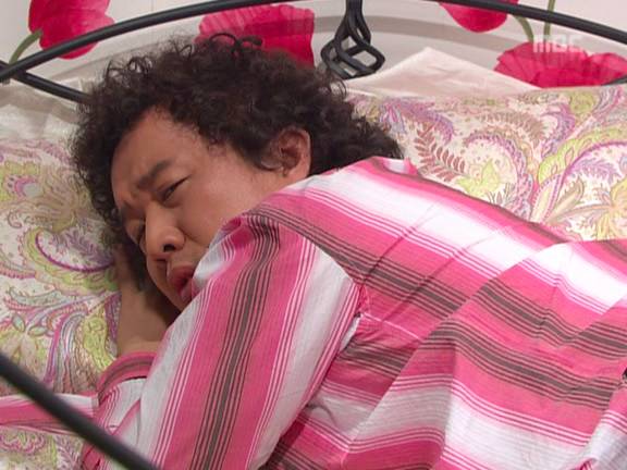 [거침없이하이킥] 순재에게 똥침당한 효자 준하.jpg | 인스티즈