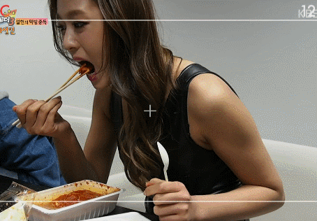 침샘어택 쩔게된다고 많이 거론되는 아이돌 먹방모음.gif | 인스티즈
