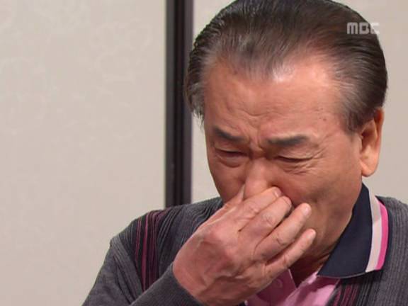 [거침없이하이킥] 순재에게 똥침당한 효자 준하.jpg | 인스티즈