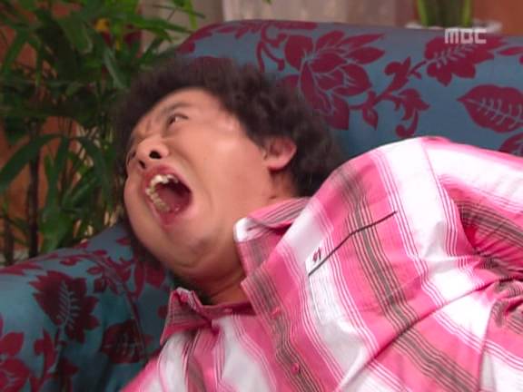 [거침없이하이킥] 순재에게 똥침당한 효자 준하.jpg | 인스티즈