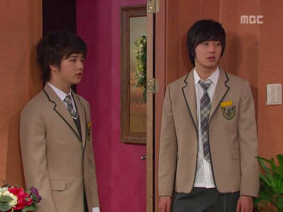 [거침없이하이킥] 순재에게 똥침당한 효자 준하.jpg | 인스티즈